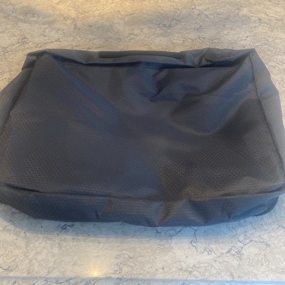 Burton + Burton soft travel bag. Nested set of three sizes. Brand new - Picture 2 of 4